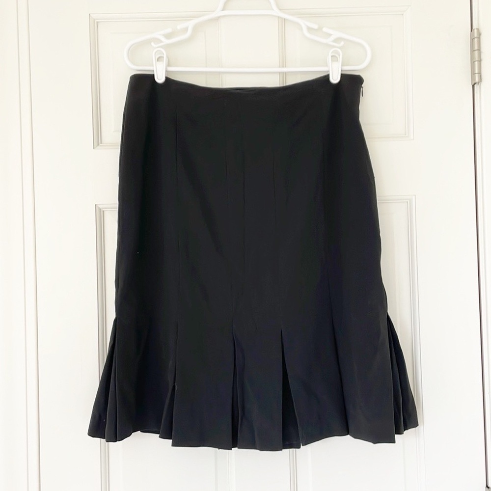 AB STUDIO skirt size 10 black pleated lined tulip fit and flare